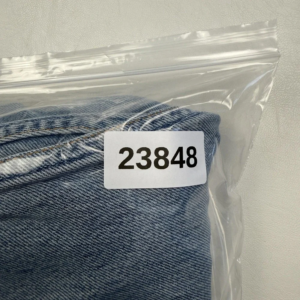 Vintage Levis 501 Y2K Jeans Mens 33x32 Light Wash Blue Button Fly Denim 90s